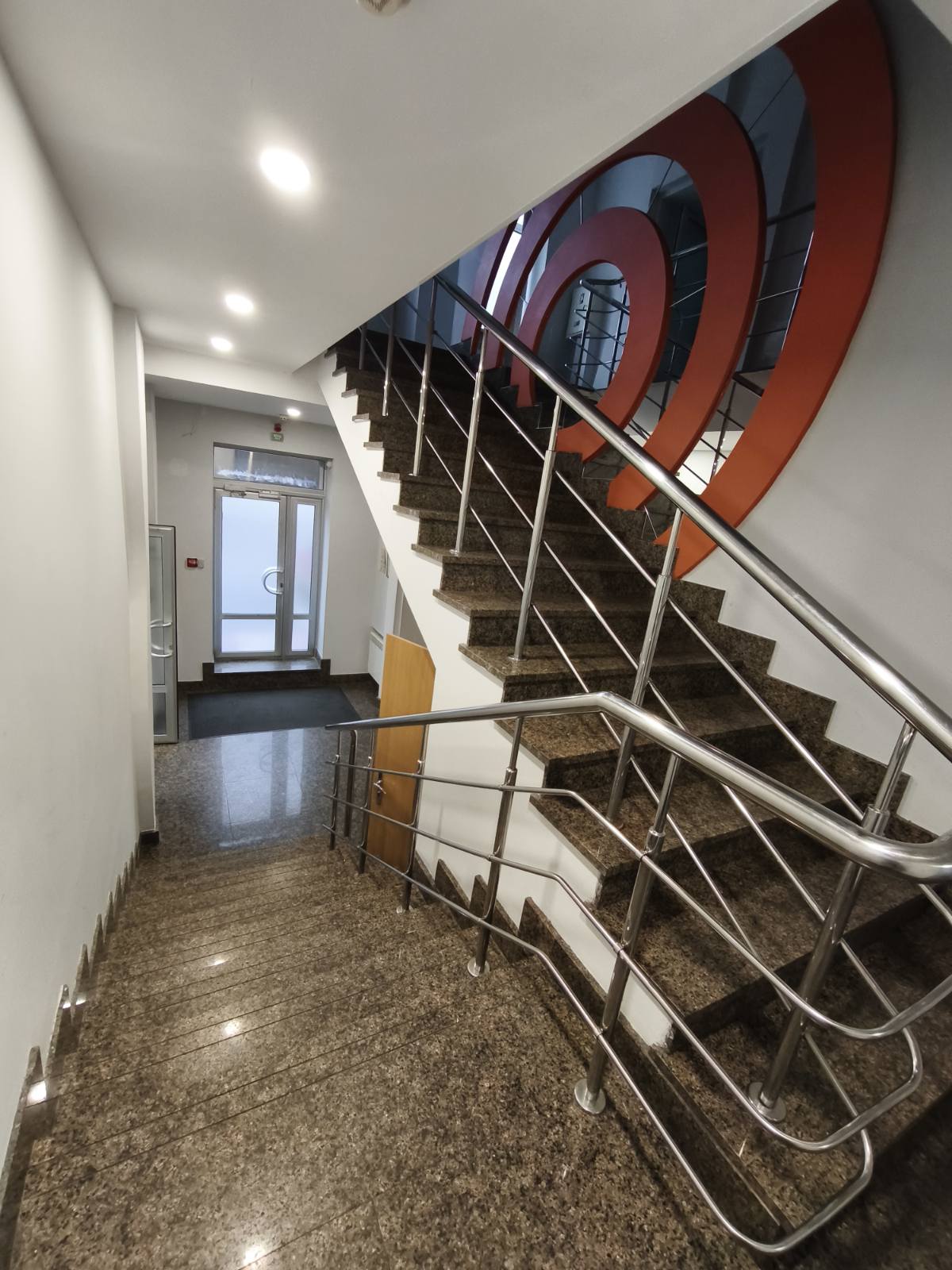 Офіс 372 кв.м.1-2 поверх/корп.Д, окремий вхід.